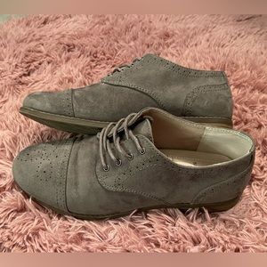 White Mountain women’s size 8 grey faux suede loafers